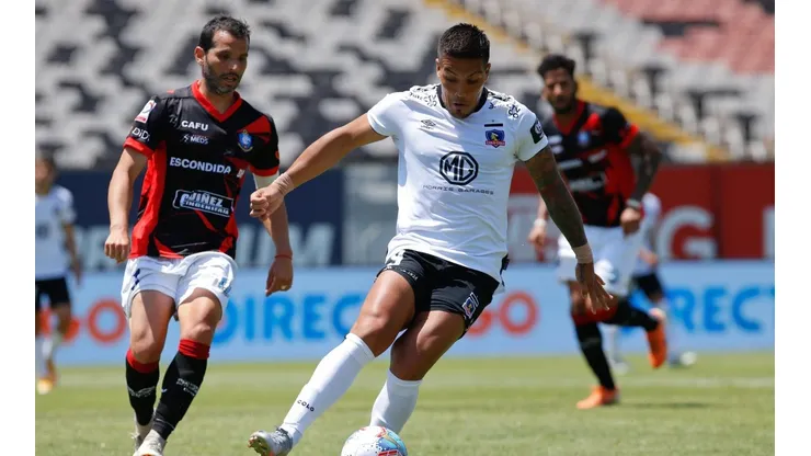 Colo Colo estrena nueva camiseta ante los pumas.