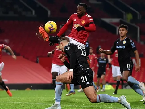 United vence al Aston Villa y escala al liderato de la Premier