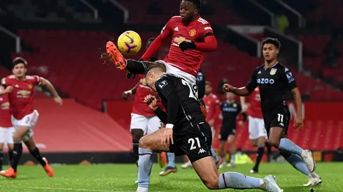 Manchester United ganó y alcanzó al Liverpool en la cima de la Premier