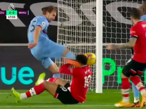 Video: ¡Casi le saca la cabeza! Brutal patada en la Premier