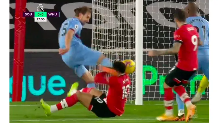 Dawson le pegó tremenda patada a Adams en la Premier League