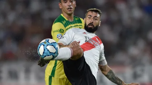 Lucas Pratto ante Defensa y Justicia