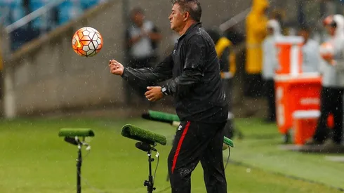 Claudio Borghi en la banca de LDU