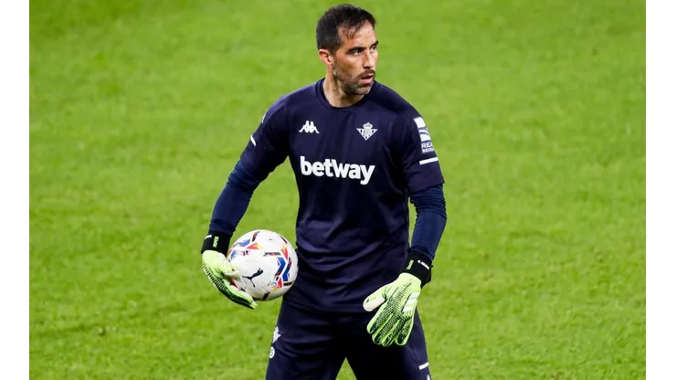 Bravo está cerca de volver a las canchas con el Betis