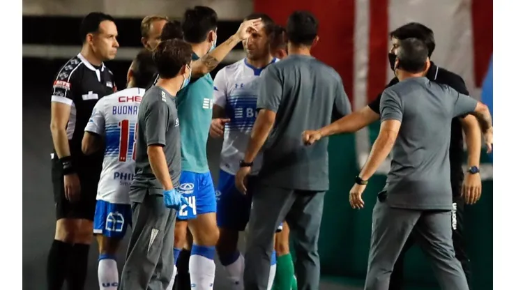 Juan Tagle lanza dardos contra el árbitro de Audax-Católica.