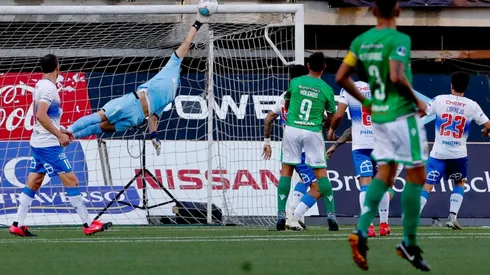 Tapadón de Dituro para la UC contra Audax Italiano.