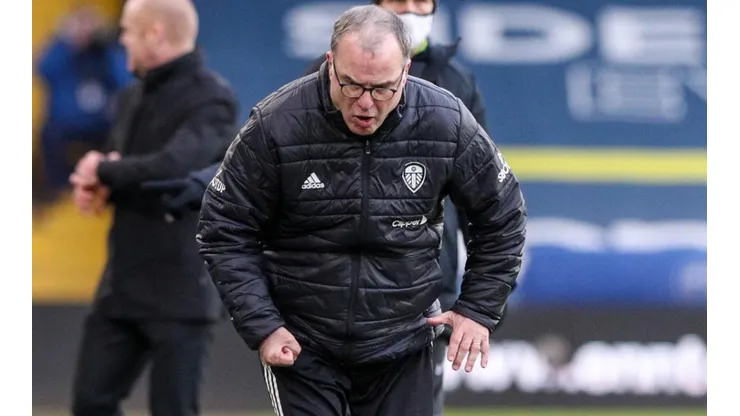 Marcelo Bielsa festeja el triunfo del Leeds contra Burnley.