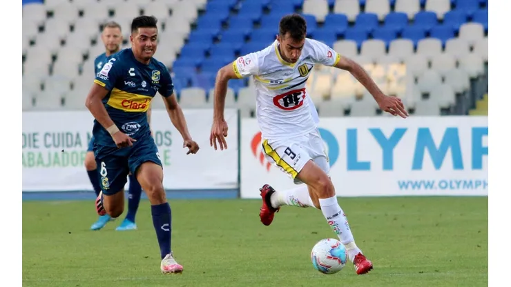 U de Conce sumó un empate que no le ayuda mucho, pero tuvo uno menos por largos pasajes ante Everton