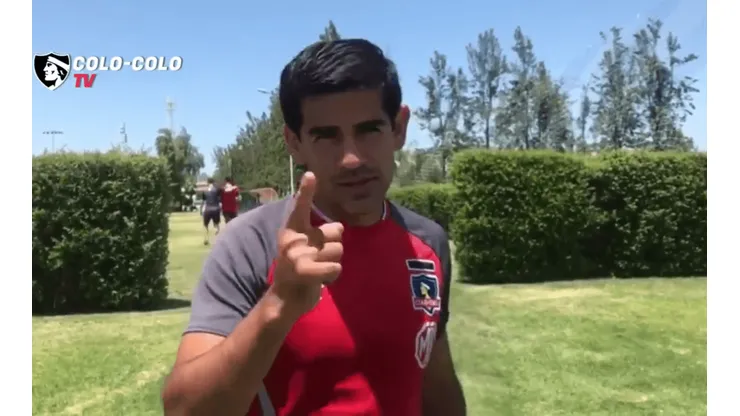 Barroso "se quebró" con la camiseta nueva de Colo Colo.