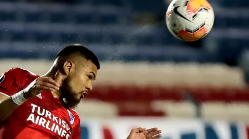 Paulo Díaz tiene un fuerte dolor en la cadera derecha.