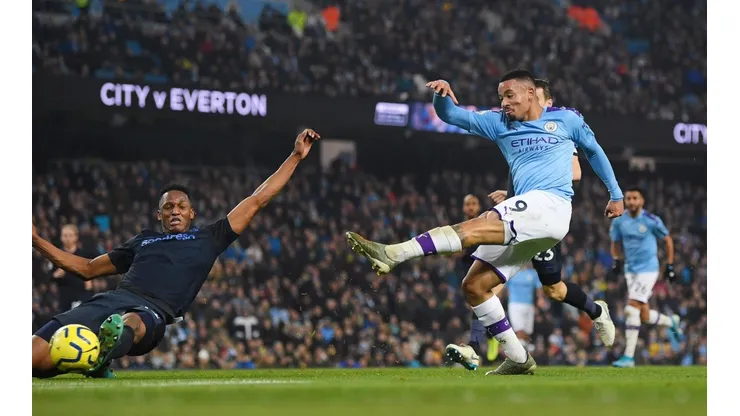 Los ciudadanos visitan a un Everton en racha.