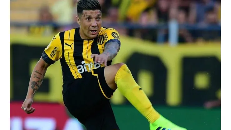 El futbolista chileno deberá buscar club.