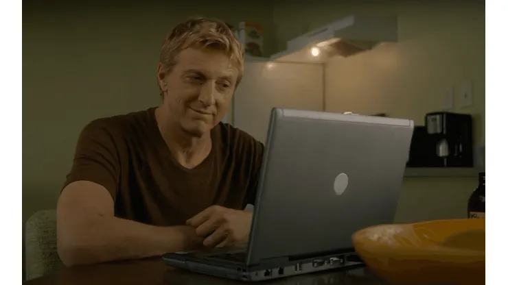 William Zabka es el responsable de corregir la fecha y adelantar el estreno de "Cobra Kai" en Netflix.