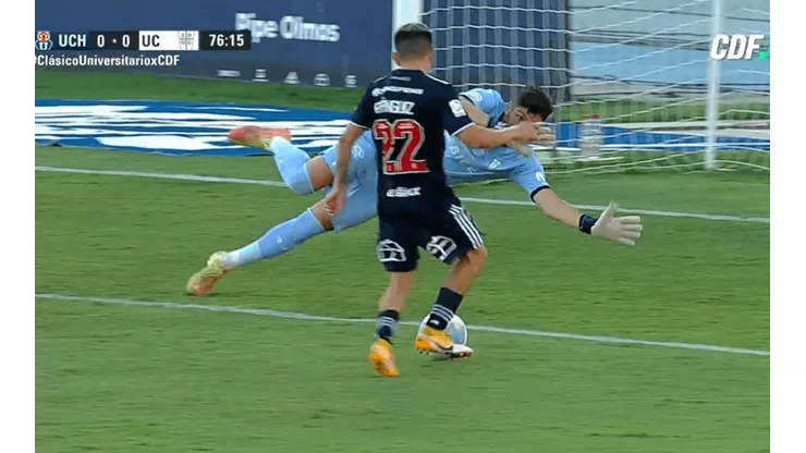 Matías Dituro fue el héroe de la UC frente a la U al evitar el gol de los azules.