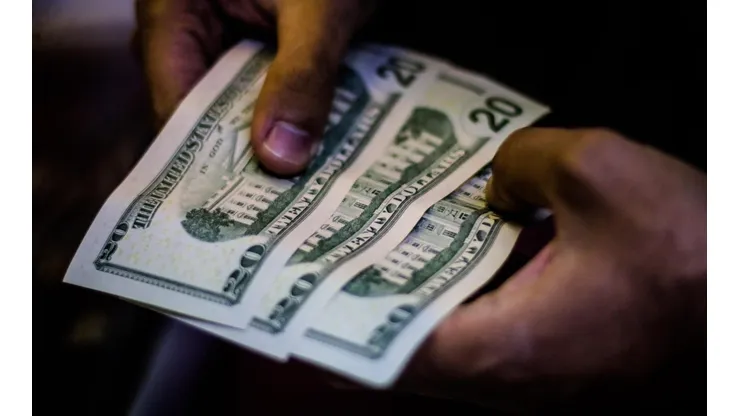 El dólar se cerró sus transacciones en $713,75 ayer miércoles