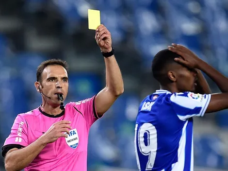 Tolerancia cero: Tarjeta amarilla por abrazarse