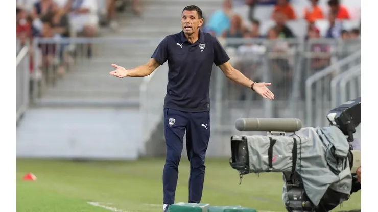 Gustavo Poyet dirigiendo al Girondis de Burdeos