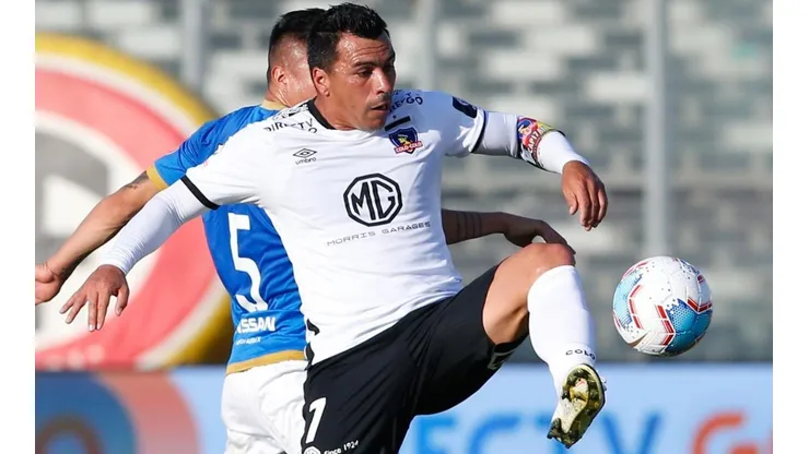 Esteban Paredes avisa que volvió a entrenar en Colo Colo.
