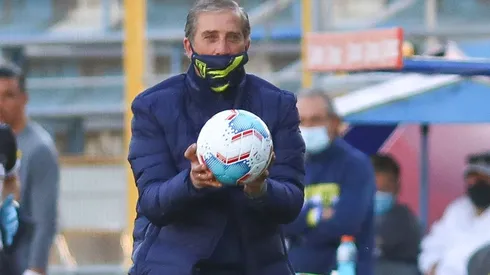 El uruguayo Eduardo Acevedo criticó duramente las diferencias de calendario en el Campeonato Nacional