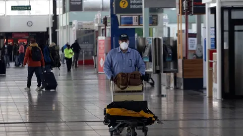 El primer caso de esta cepa en Chile fue descubierto a través de los PCR realizados en el aeropuerto.