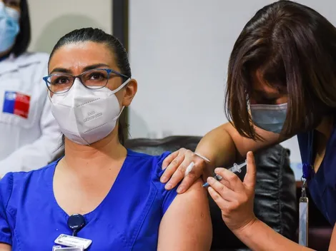 Expertos aseguran que la vacuna no perdería eficacia a pesar de nueva cepa