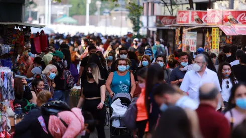 Santiago ha vivido un aumento de personas en sus calles producto de las fiestas.