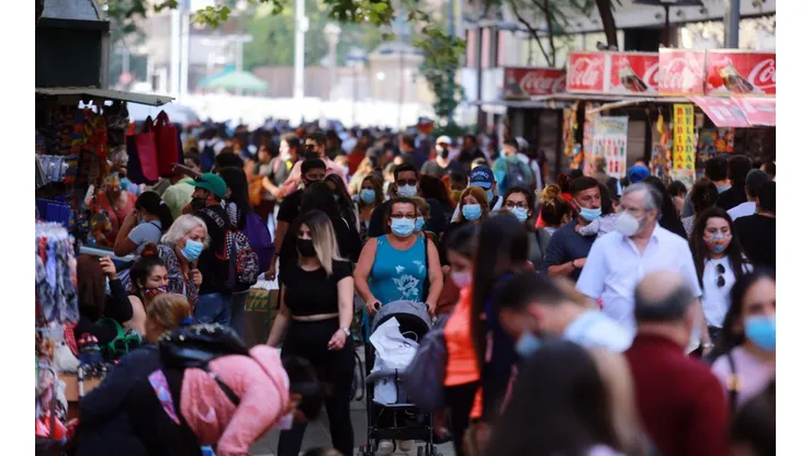 Santiago ha vivido un aumento de personas en sus calles producto de las fiestas.