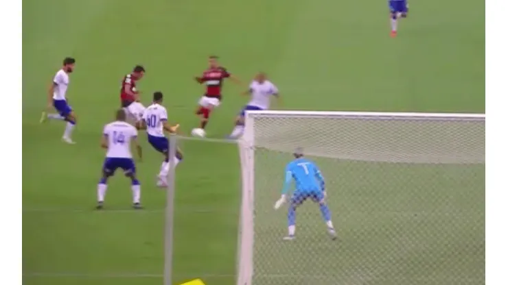 Isla metió un zapatazo para poner el 2-0 de Flamengo ante Bahía