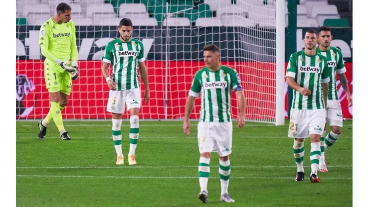 El Betis viene de una dura derrota frente al Granada por 2-0.