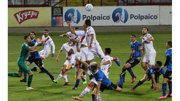 Huachipato recibió a Curicó Unido sabiendo que había ocho positivos de Covid-19 en el plantel rival