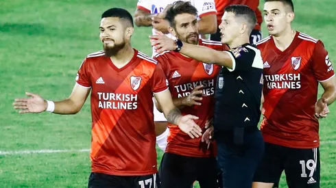 Paulo Díaz fue expulsado por reclamos en la sólida victoria de River Plate sobre Huracán en el fútbol argentino