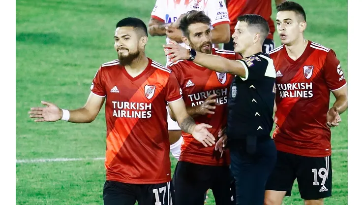 Paulo Díaz fue expulsado por reclamos en la sólida victoria de River Plate sobre Huracán en el fútbol argentino