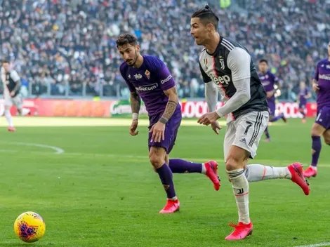 Cristiano Ronaldo recibe a la Fiore de Erick Pulgar por Serie A