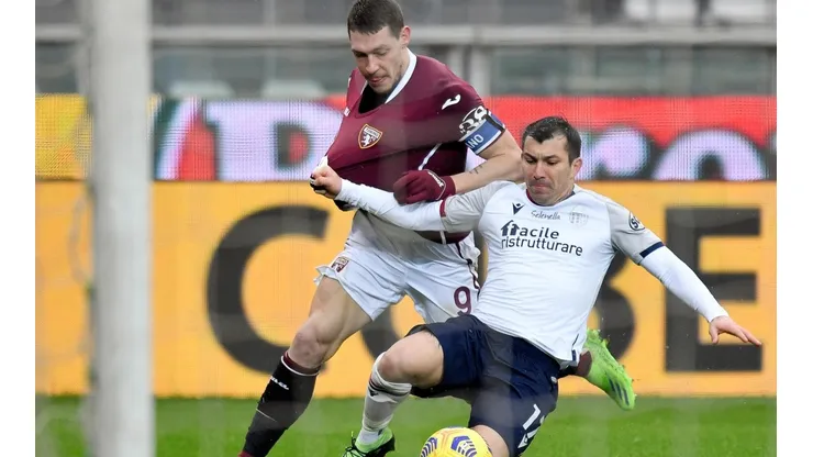 Gary Medel ante el Torino