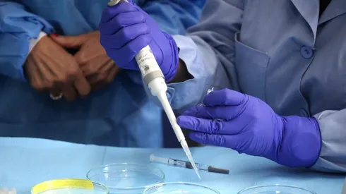 La segunda dosis se recibe con 20 días de diferencia.