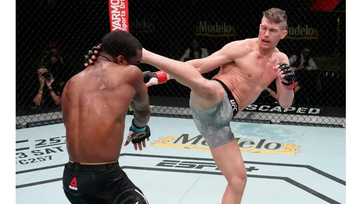 Wonderboy Thompson le pasó por encima a Neal y se quedó con la victoria