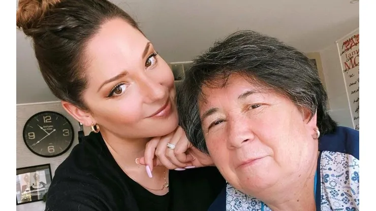 Kel Calderó junto a su amada asesora del hogar, Nancy Huenupe.