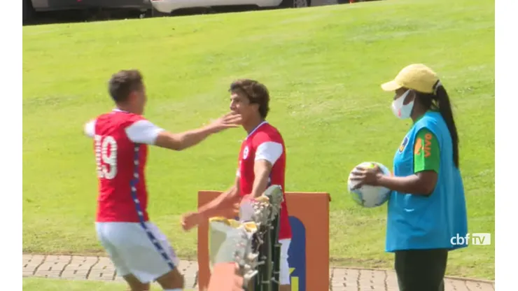 Gonzalo Tapia celebra su gol frente a Brasil sub 20.