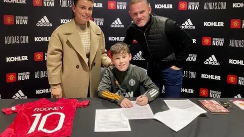 El apellido Rooney seguirá rondando los pasillos de Old Trafford.