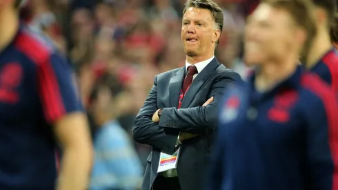 Van Gaal estaría dispuesto a tomar el mando de Chile si se va Reinaldo Rueda