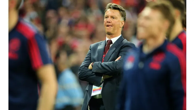 Van Gaal estaría dispuesto a tomar el mando de Chile si se va Reinaldo Rueda