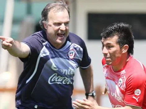 Medel le hace la desconocida a Bielsa en The Best