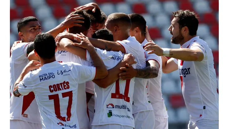 Curicó Unido tiene ocho casos de Covid-19 y pidió suspender sus partidos ante Huachipato y Unión Española.
