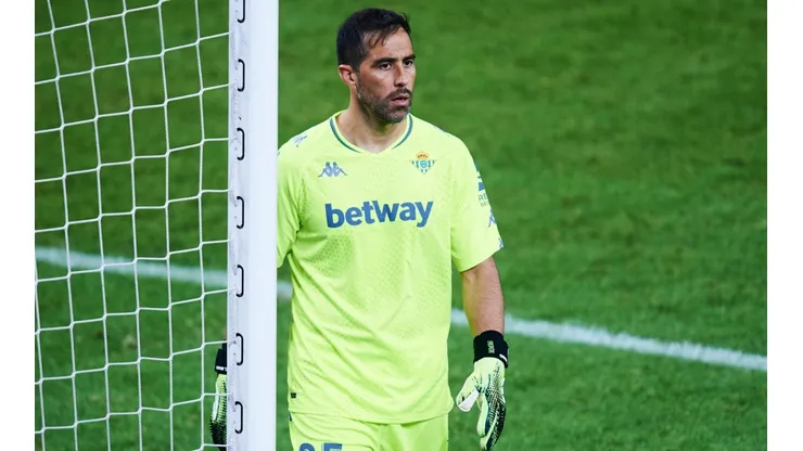 Claudio Bravo regresó en el Real Betis como titular en el triunfo contra UCAM.