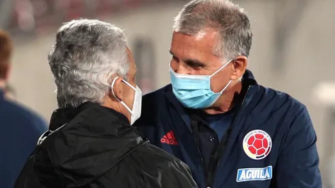 Carlos Queiroz saluda a Reinaldo Rueda en el duelo Chile-Colombia
