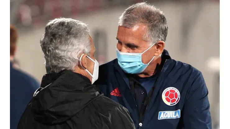 Carlos Queiroz saluda a Reinaldo Rueda en el duelo Chile-Colombia