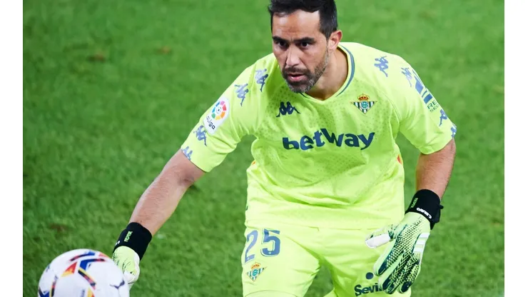 Bravo podría ver acción mañana por la Copa del Rey.