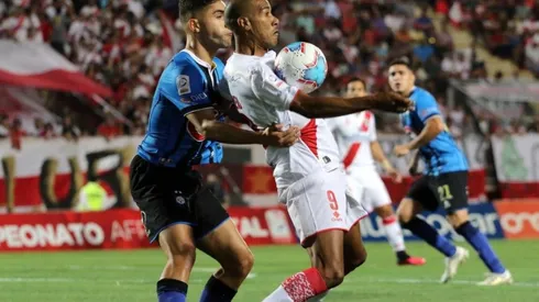 Huachipato intentará volver a meterse en puestos de clasificación a copas internacionales ante Curicó.