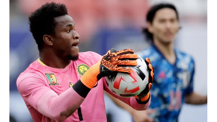 Fabrice Ondoa en el arco de la selección de Camerún