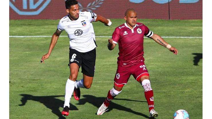 Humberto Suazo ante Colo Colo